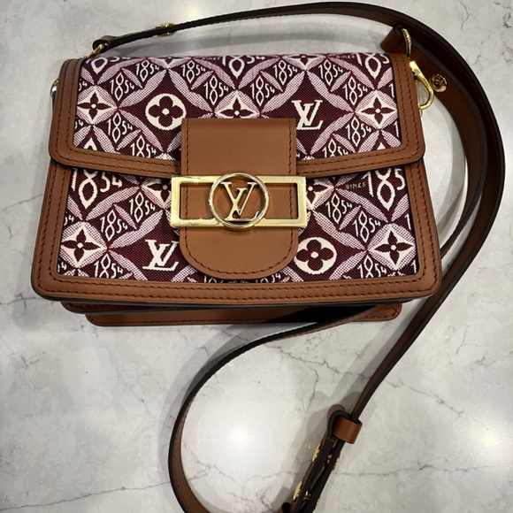 Louis Vuitton purse - Picture 1 of 7